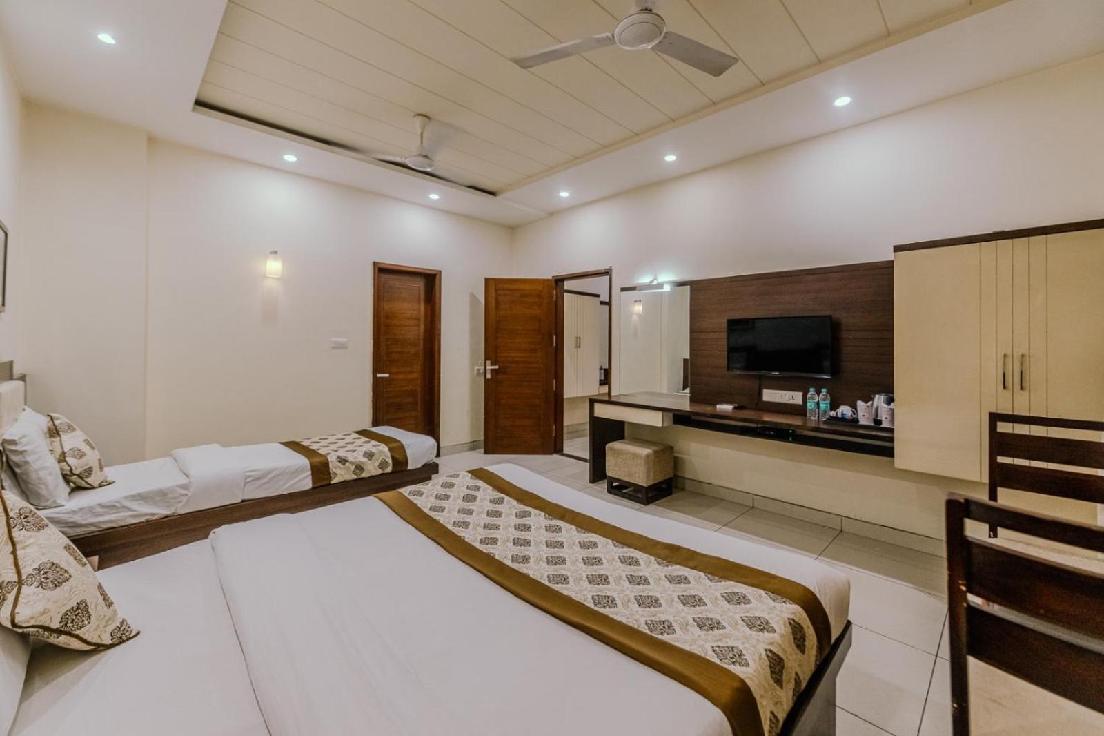 Hotel Fortune Plaza Ajmer Exteriör bild